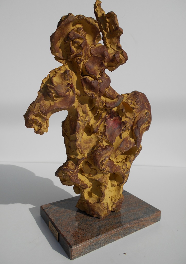 Don Kihot, skulptura sa kamenim postamentom, patinirana puna terakota, 50 cm visoka, 2017., akademski slikar i vajar Dusan Rajsic, sertifikat, 16520 dinara