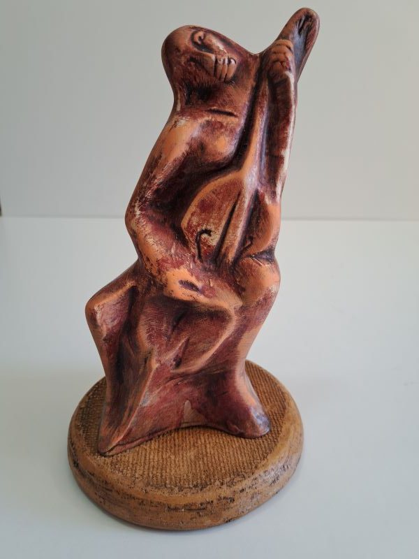 Muzičarka, skulptura sa postamentom, patinirana terakota, 27 cm visoka, akademski vajar Dušan Rajšić, sertifikat, 11800 dinara