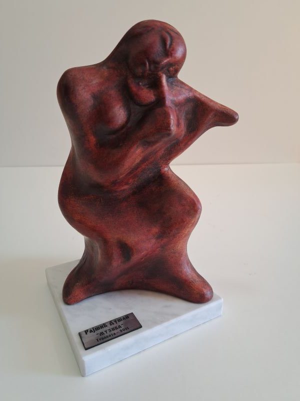 Muzika, skulptura sa postamentom, patinirana terakota, 27 cm visoka, akademski vajar Dušan Rajšić, sertifikat, 11800 dinara